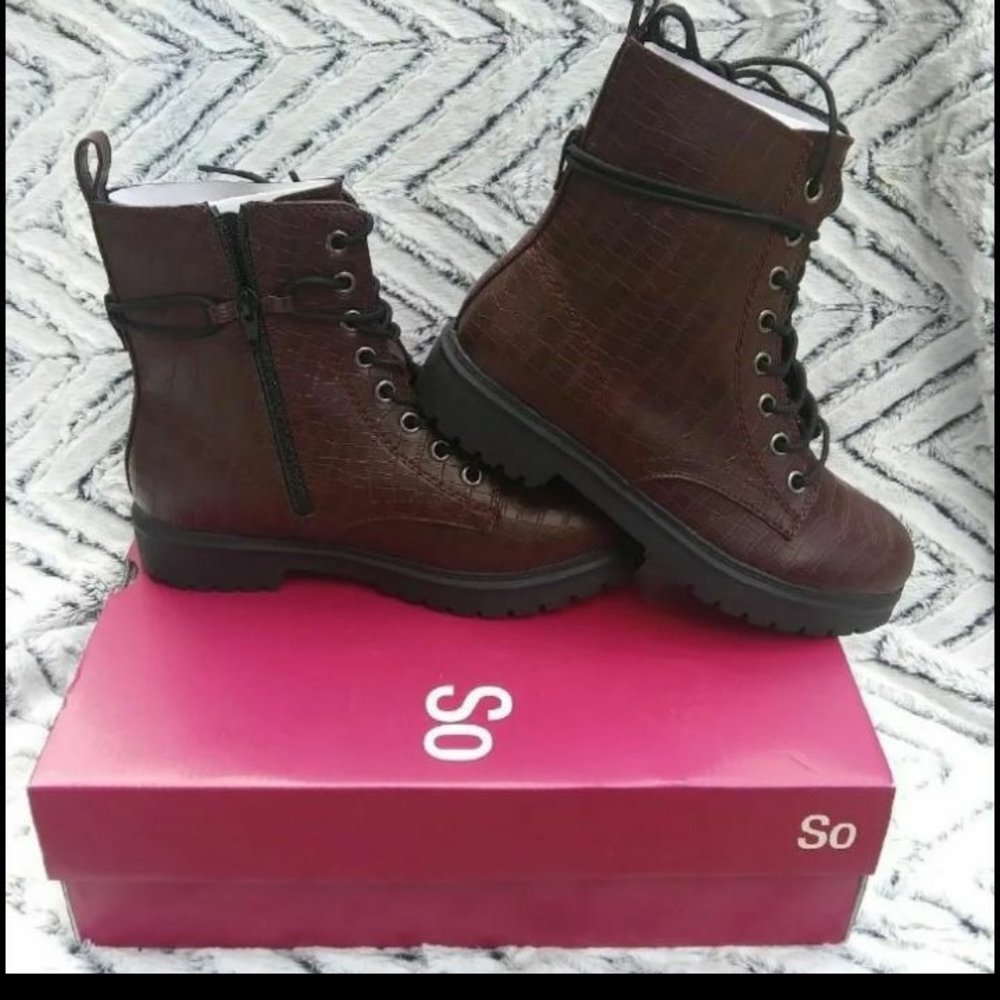 SO Dark Brown Textured Lace-Up Boots